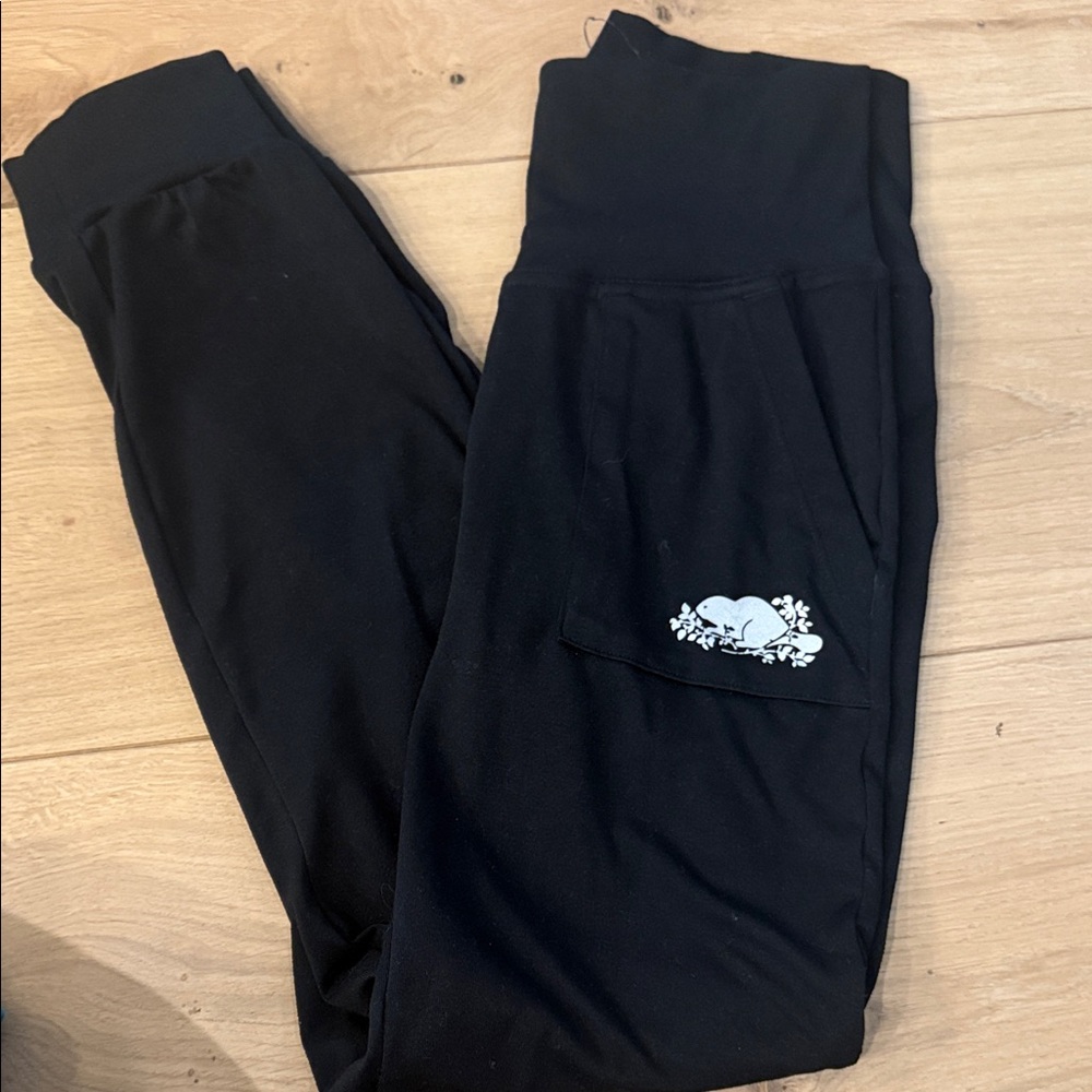 Roots kids leggings- size medium